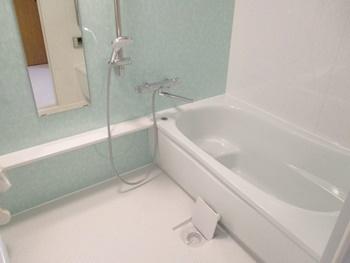 浴室はTOTOのマンションリモデルに交換しました。浴槽は魔法瓶のような構造になっているので保温効果抜群です。