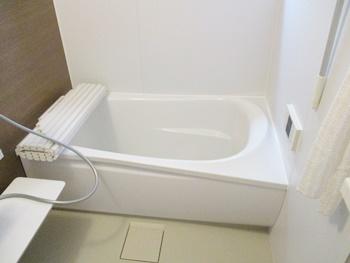 ゆるリラ浴槽は、浴槽にヘッドレストが付いているので、自然とリラックスできます。