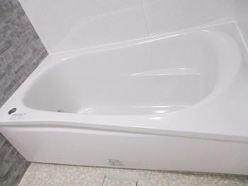 浴槽は断熱材で包み込んだ魔法びんのような構造なので、保温性が高いです。長時間の入浴も快適です。