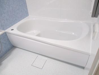 浴槽は断熱材で包み込んだ魔法びんのような構造なので、保温性が高いです。長時間の入浴も快適に過ごせます。