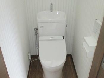 交換したトイレはTOTOのピュアレストQRです。少ない水を有効に使い、便器をくまなく洗浄します。