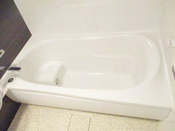 浴槽を断熱材で包み込んだ魔法びんのような浴槽なので、保温性が高いです。長時間の入浴も快適です。