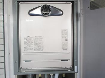 給湯器はパロマのFH-2010ATに交換しました。お湯張りから追い焚き、保温まで自動で行うオート機能がとても便利です。