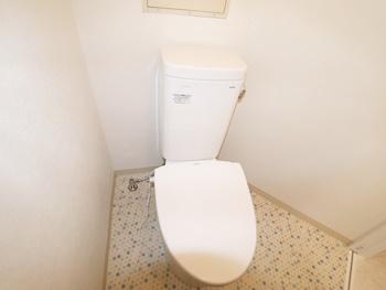 トイレはリクシルのアメージュZに交換しました。強力な水流が便器鉢内のすみずみまでまわり、少ない水でもしっかり汚れを洗い流します。