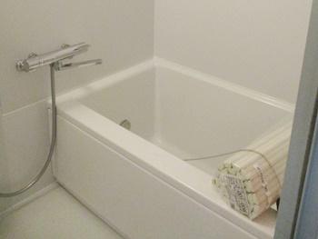 TOTOのマンションリモデルバスルームに交換しました。シンプルなデザインの浴室です。