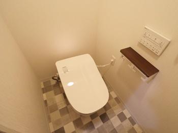 トイレはパナソニックのアラウーノL150です。汚れの原因「水垢」が固着しにくく、割れ、ヒビ、キズに強い丈夫な素材で出来ています。