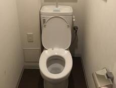 タンク付きトイレは大きく圧迫感があります　スッキリとした空間にします