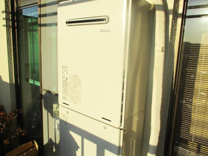 新しく交換した給湯器は、リンナイさんのRUF-A2005SAWです。