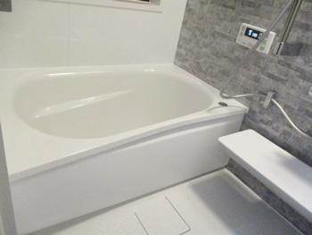 浴槽は断熱材で包み込んだ魔法びんのような構造なので、保温効果が高いです。長時間の入浴も快適に過ごせます。