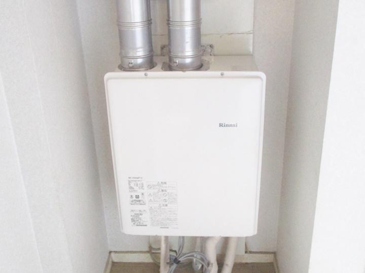 新しく交換した給湯器は、リンナイのRUF-V2005SAFFです。
