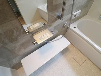 お掃除ラクラクカウンターは、壁や浴槽と離れているので汚れがたまりにくく、お掃除が簡単です。
