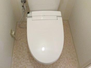 トイレはリクシルのアメージュZに交換しました。節水しながら強力洗浄し、お手入れの簡単なスリムな形状が魅力です。