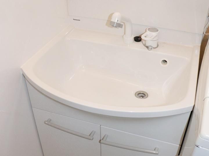 洗面台はリフトアップ水栓標準搭載パナソニックのエムライン一面鏡