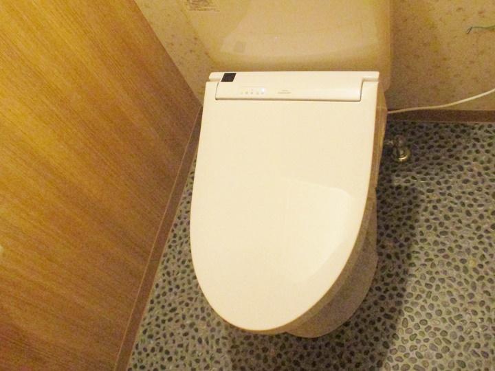 新しく交換したトイレは、TOTOのピュアレストMRです。