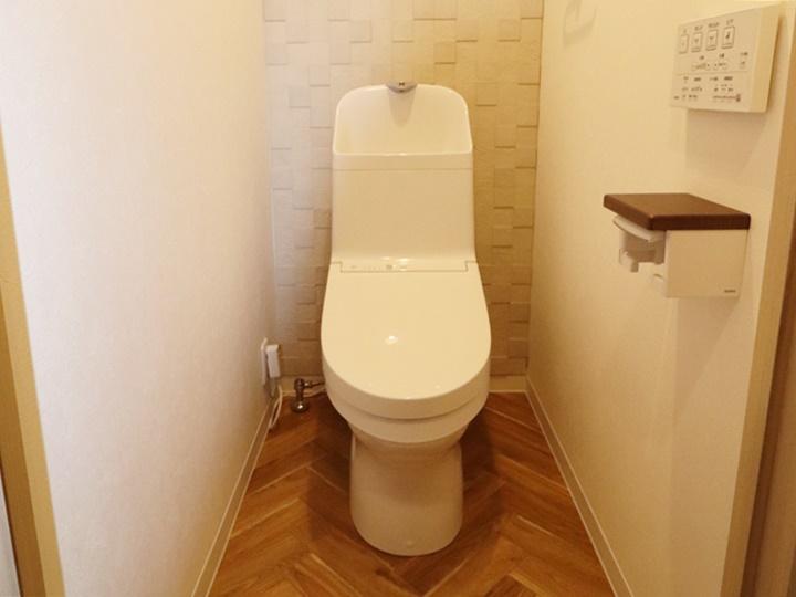 消臭効果のあるエコカラットプラスを貼ったトイレはTOTOのウォシュレット一体型便器ZJ2