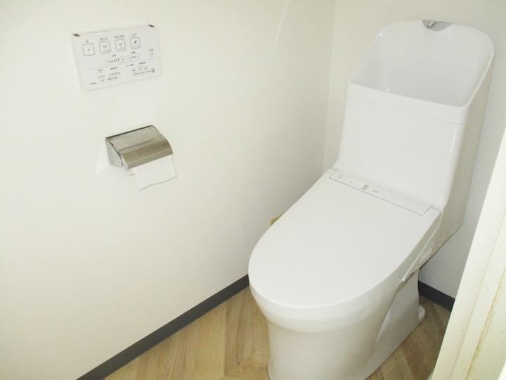 新しく交換したトイレは、TOTOのZR1です。