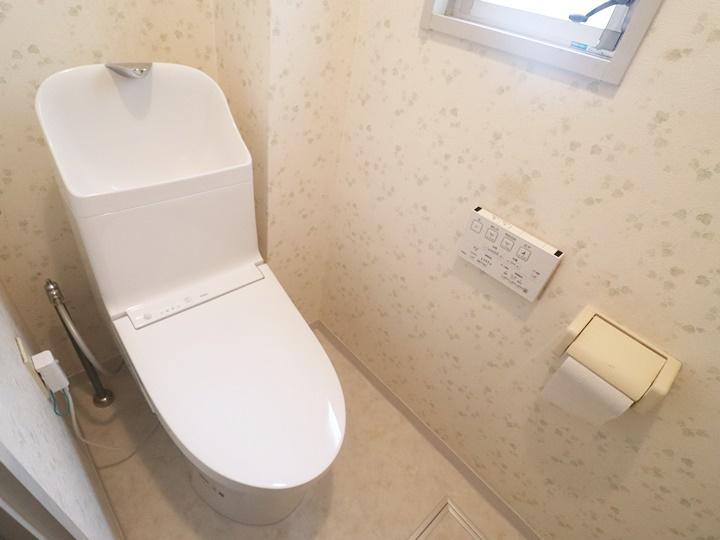 新しく交換したトイレは、TOTOのZR1です。