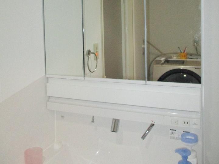 新しく交換した洗面台は、リクシルのMVです。