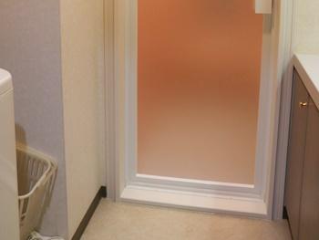 浴室ドアはTOTOのスッキリドアの開き戸を取り付けました