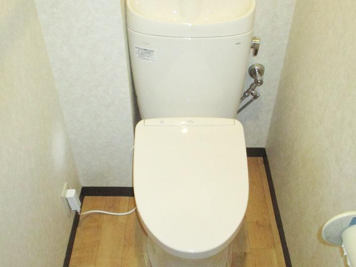 新しく交換したトイレは、TOTOのピュアレストEXです。
