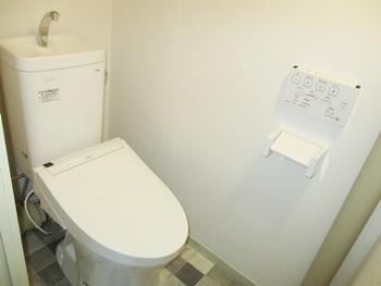 トイレはTOTOのピュアレストQRに交換しました。セフィオンテクトを採用したトイレなので、汚れが付きにくく、お手入れが簡単です。