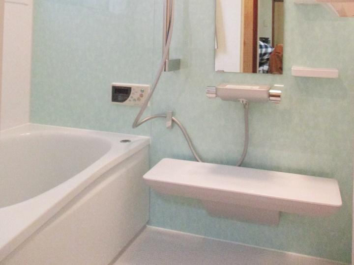 新しく交換した浴室は、TOTOのサザナです。