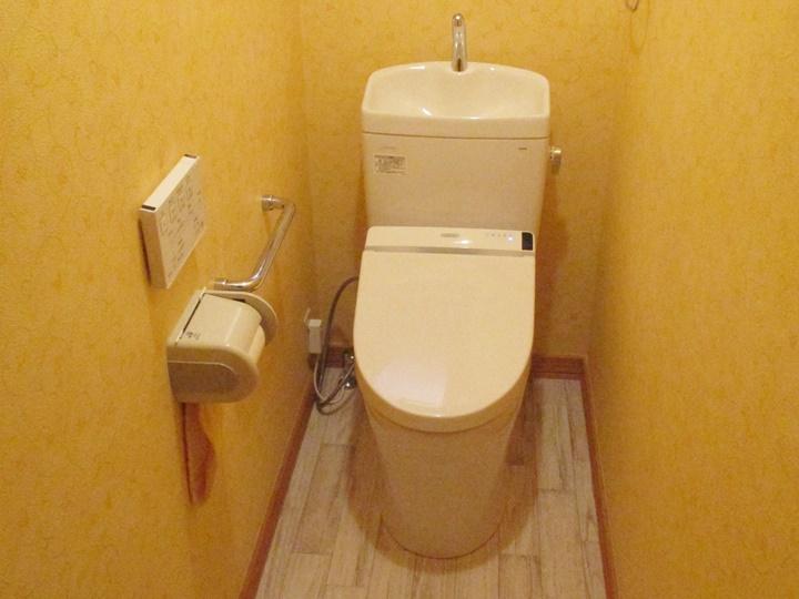 新しく交換したトイレはピュアレストQRです。
