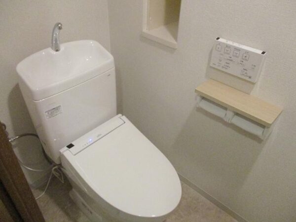 トイレ・内装・ドア・換気扇リフォーム工事事例